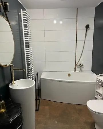 Mieszkaj U Marty W Grodku アパート